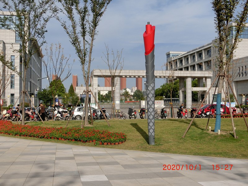 鹽龍?bào)w育公園東入口火炬景觀燈