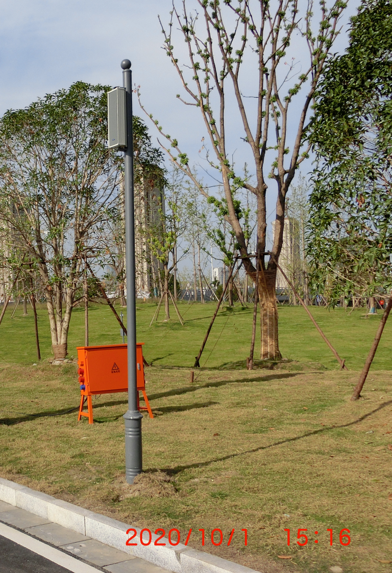 鹽龍?bào)w育公園監(jiān)控桿